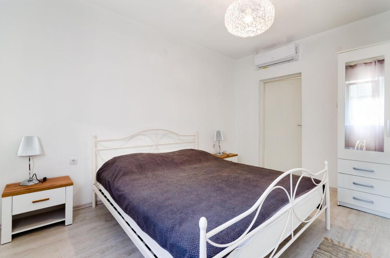 Apartments And Rooms Bianca Barbat na Rabu Exterior photo
