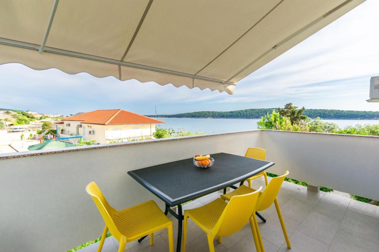 Apartments And Rooms Bianca Barbat na Rabu Exterior photo