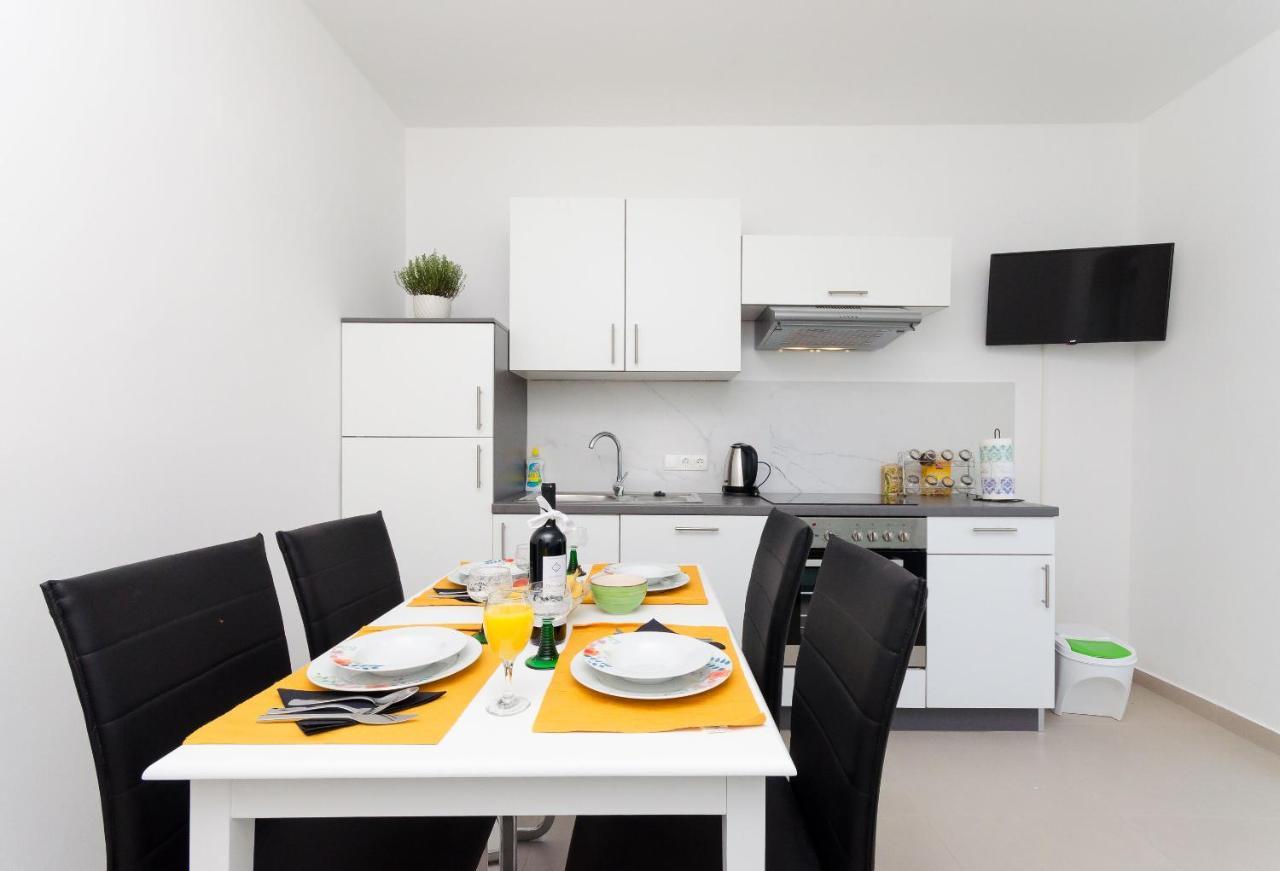 Apartments And Rooms Bianca Barbat na Rabu Exterior photo